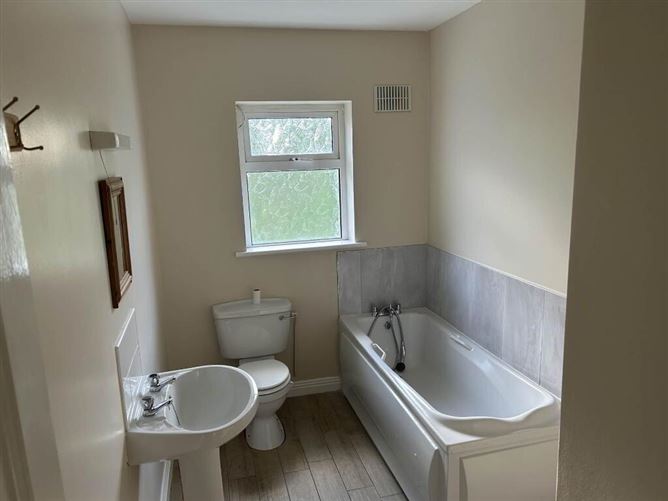 Photo 21 of 24 — 30 Cluain Ard, Roscrea, Tipperary
