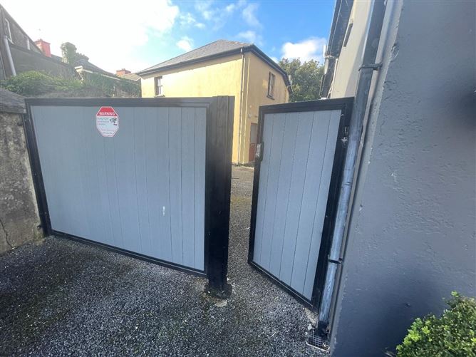 Mixed Use Premises West End, Castletown Berehaven, Cork