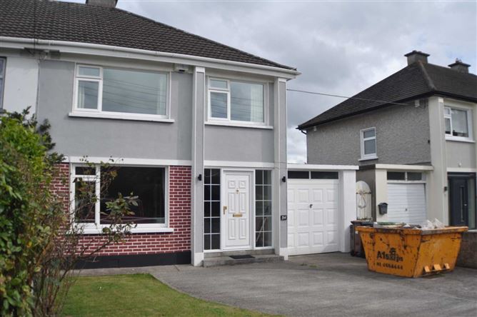 34 Kew Park Crescent, Lucan, County Dublin