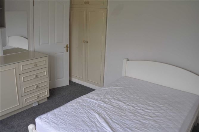 34 Kew Park Crescent, Lucan, County Dublin