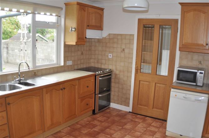 34 Kew Park Crescent, Lucan, County Dublin