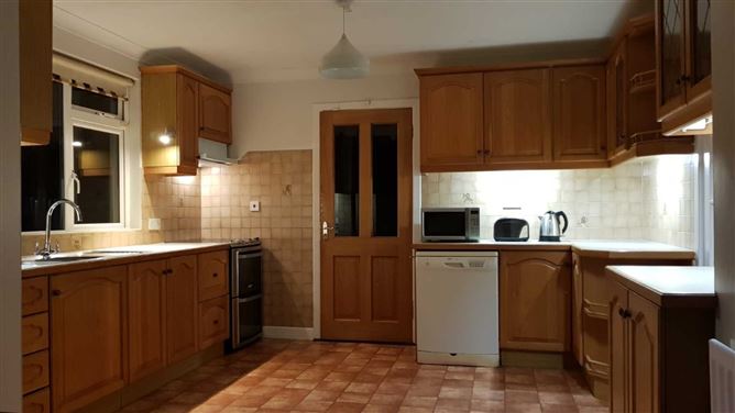 34 Kew Park Crescent, Lucan, County Dublin