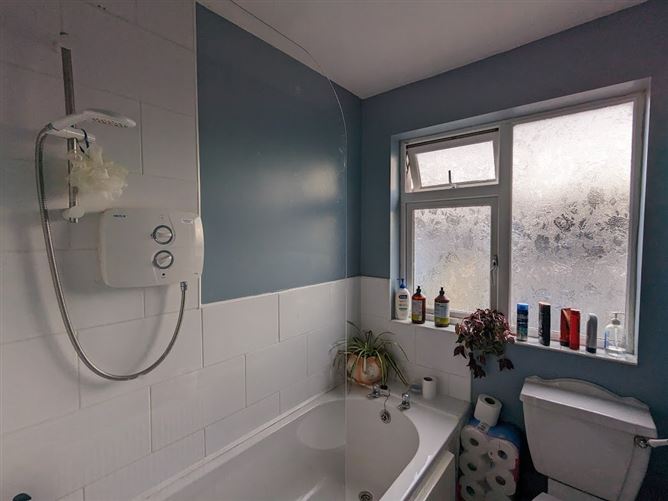 98 St Joseph's Park, Nenagh, Co. Tipperary