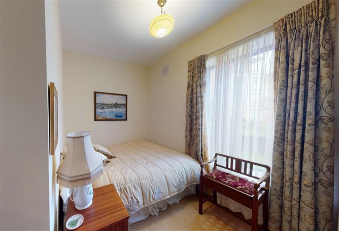 15 The Oval, Tullyvale, Cabinteely, Dublin 18