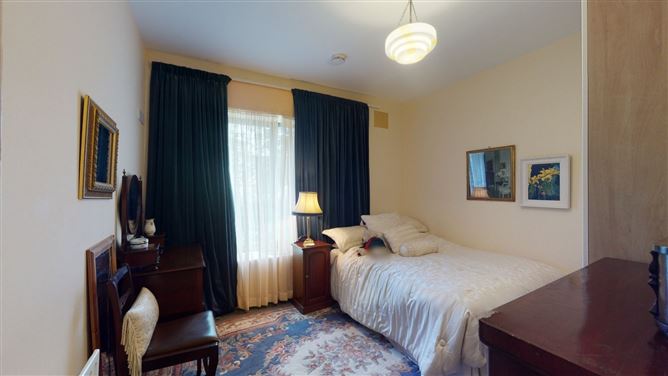 15 The Oval, Tullyvale, Cabinteely, Dublin 18