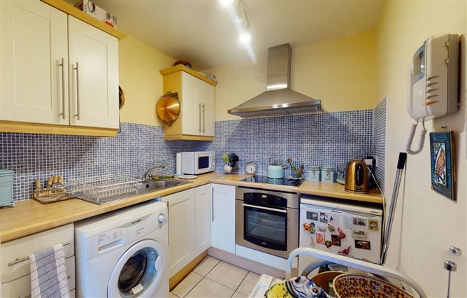 15 The Oval, Tullyvale, Cabinteely, Dublin 18