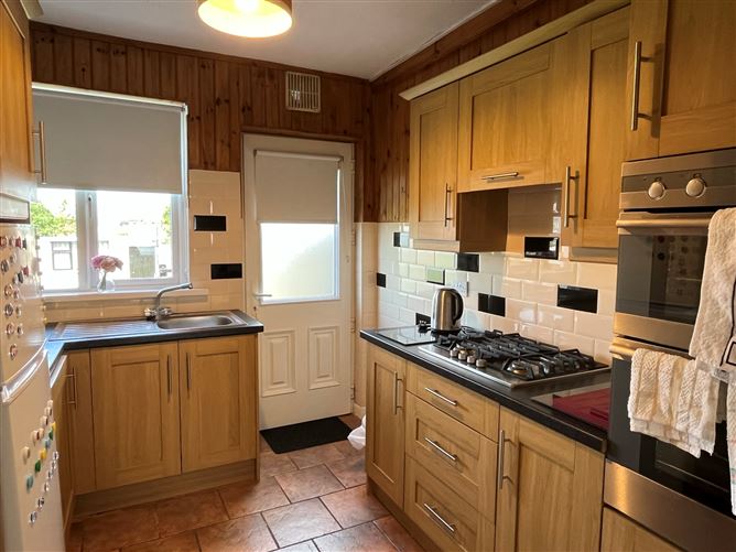 Mareliz, 61 Rosturra Crescent, Woodview Park, Caherdavin, Limerick