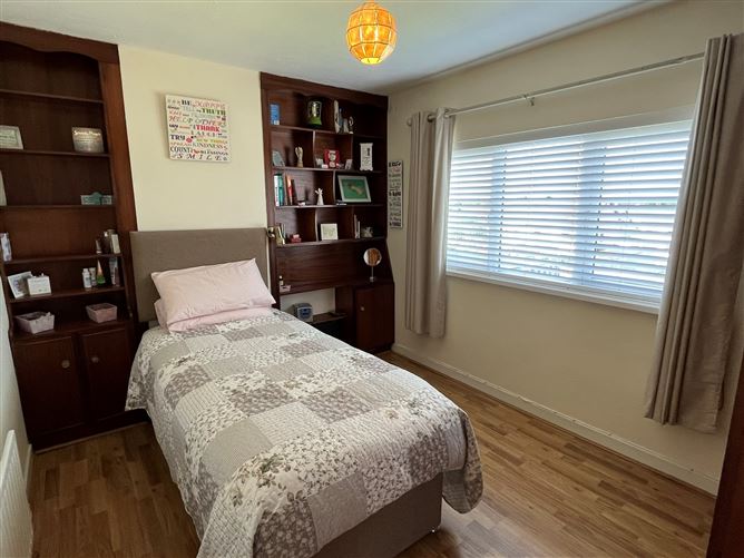 Mareliz, 61 Rosturra Crescent, Woodview Park, Caherdavin, Limerick