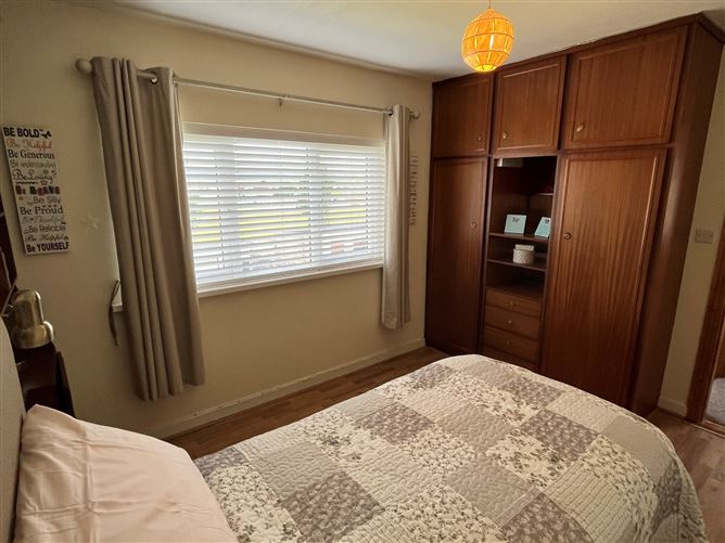 Mareliz, 61 Rosturra Crescent, Woodview Park, Caherdavin, Limerick