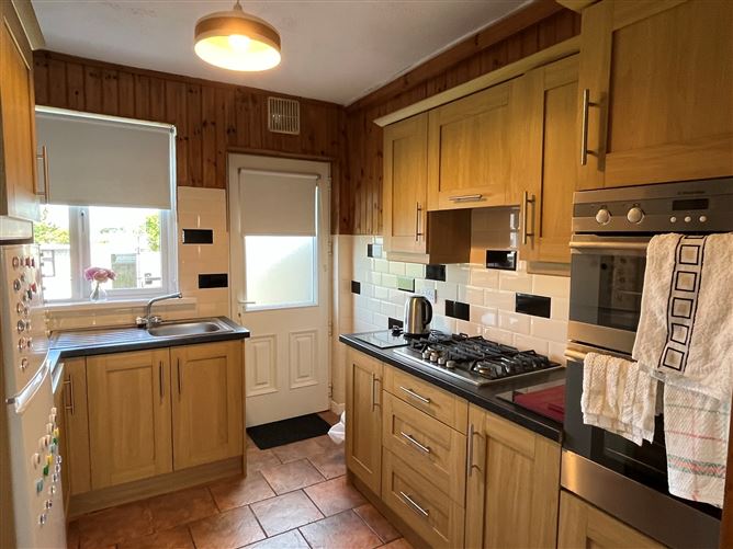 Mareliz, 61 Rosturra Crescent, Woodview Park, Caherdavin, Limerick