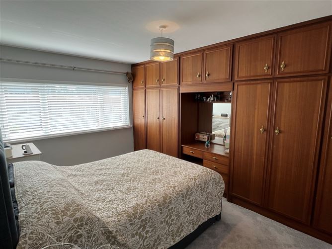 Mareliz, 61 Rosturra Crescent, Woodview Park, Caherdavin, Limerick