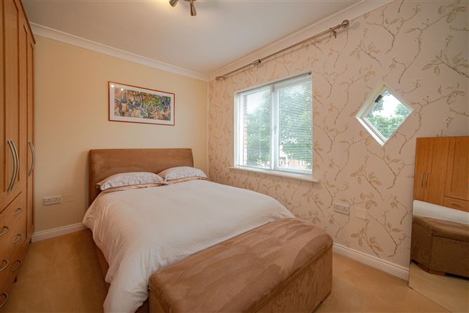 12 Cedar Square, Linden Grove, Grove Avenue, Blackrock, Dublin