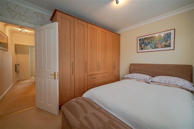 12 Cedar Square, Linden Grove, Grove Avenue, Blackrock, Dublin