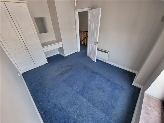 https://photos-a.propertyimages.ie/media/3/1/1/4940113/07672b8d-06ad-4384-bfef-6aa138063d2f_l.jpg