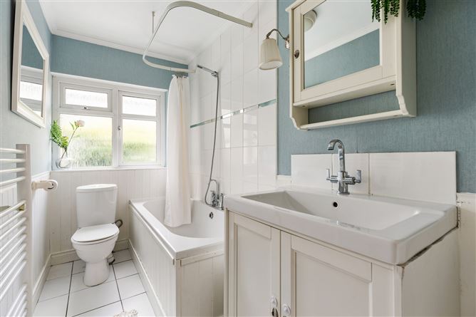 7 Dixon Villas, Adelaide Road, Glasthule, Co. Dublin
