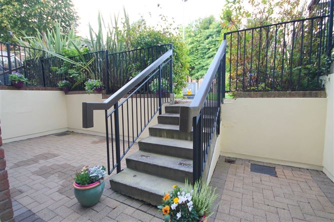 9 Hunters Green, Hunters Wood, Ballycullen, Dublin 24