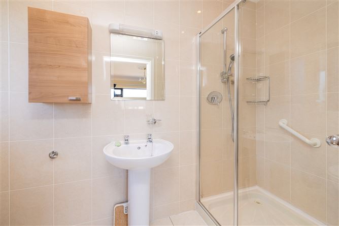 https://photos-a.propertyimages.ie/media/3/1/3/4919313/62261c67-4426-492a-b68d-992cc41a3e98_l.jpg
