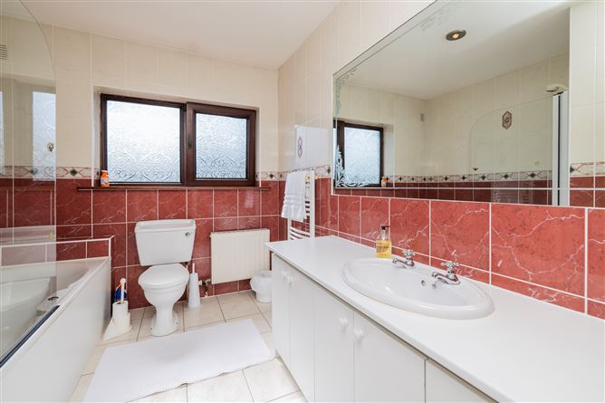 https://photos-a.propertyimages.ie/media/3/1/3/4919313/62261c67-4426-492a-b68d-992cc41a3e98_l.jpg