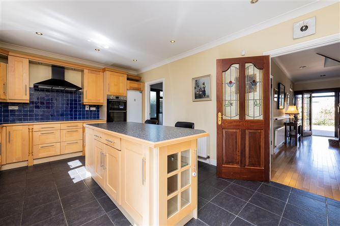 https://photos-a.propertyimages.ie/media/3/1/3/4919313/62261c67-4426-492a-b68d-992cc41a3e98_l.jpg