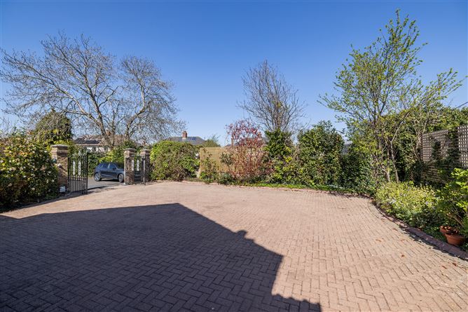 https://photos-a.propertyimages.ie/media/3/1/3/4919313/62261c67-4426-492a-b68d-992cc41a3e98_l.jpg