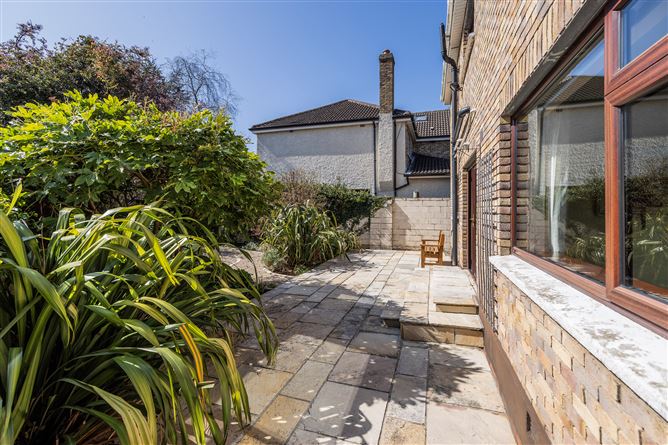 https://photos-a.propertyimages.ie/media/3/1/3/4919313/62261c67-4426-492a-b68d-992cc41a3e98_l.jpg