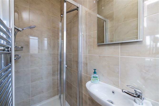 https://photos-a.propertyimages.ie/media/3/1/3/4919313/62261c67-4426-492a-b68d-992cc41a3e98_l.jpg