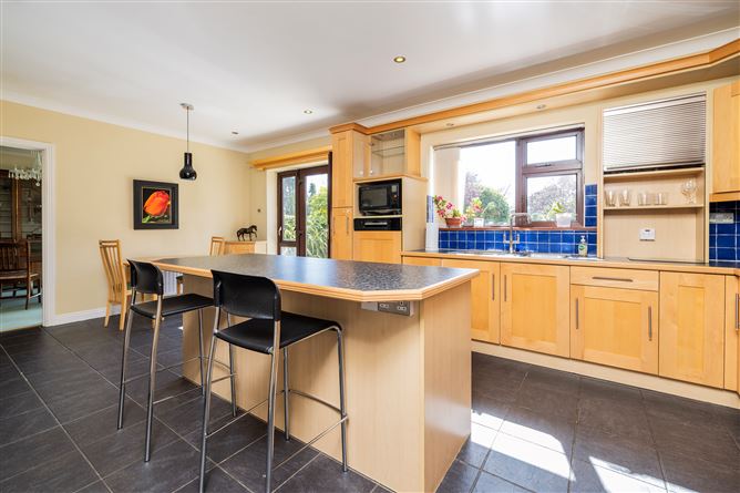https://photos-a.propertyimages.ie/media/3/1/3/4919313/62261c67-4426-492a-b68d-992cc41a3e98_l.jpg