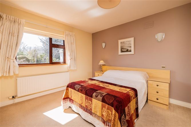 https://photos-a.propertyimages.ie/media/3/1/3/4919313/62261c67-4426-492a-b68d-992cc41a3e98_l.jpg