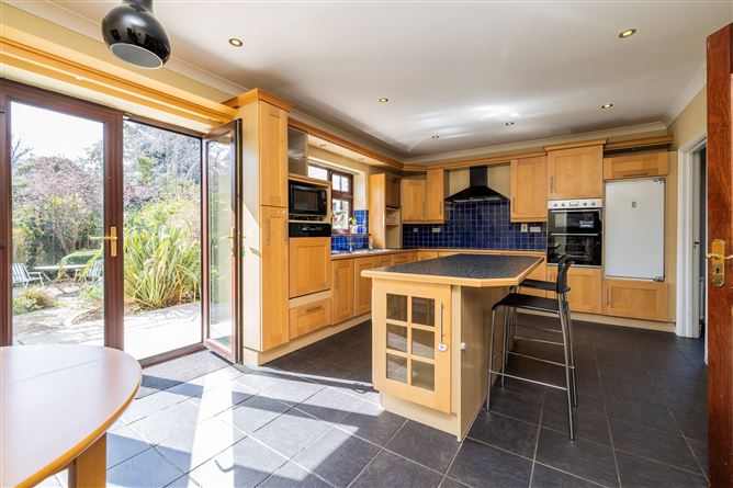 https://photos-a.propertyimages.ie/media/3/1/3/4919313/62261c67-4426-492a-b68d-992cc41a3e98_l.jpg