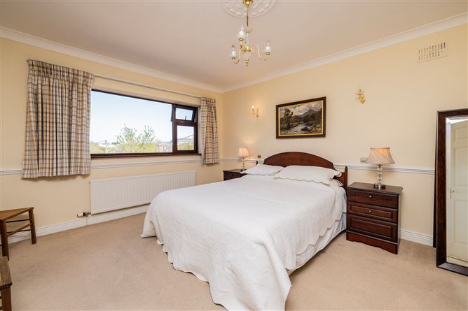 https://photos-a.propertyimages.ie/media/3/1/3/4919313/62261c67-4426-492a-b68d-992cc41a3e98_l.jpg