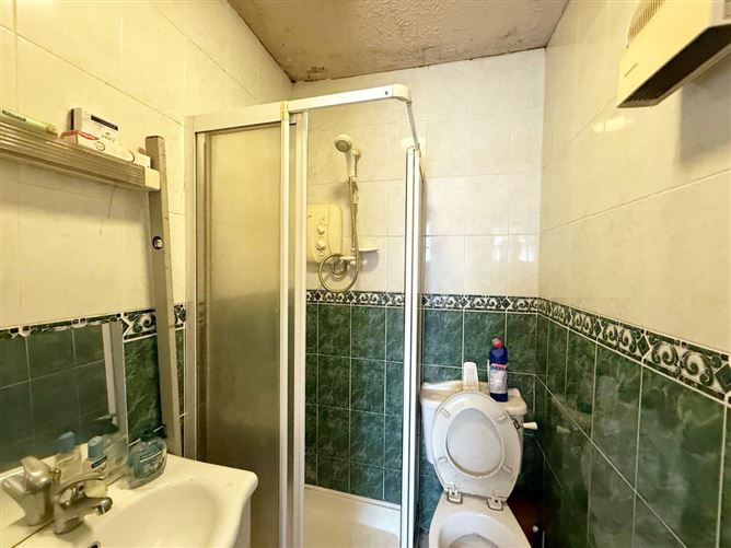 https://photos-a.propertyimages.ie/media/3/1/3/5002313/26b2d5bf-a27b-4385-8b2e-b5215d0dd08c_l.jpg