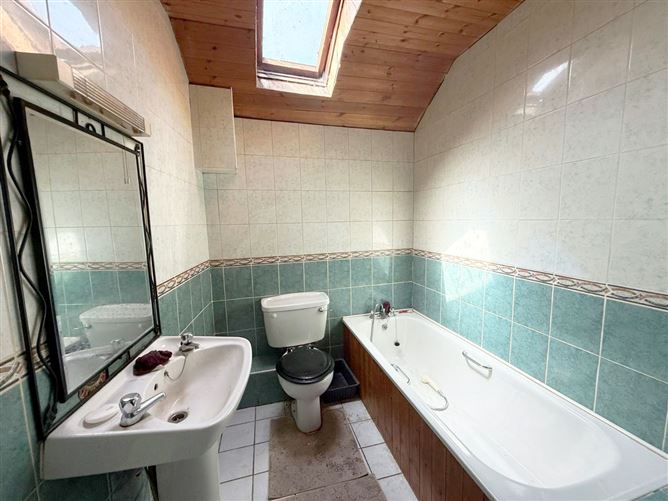 https://photos-a.propertyimages.ie/media/3/1/3/5002313/26b2d5bf-a27b-4385-8b2e-b5215d0dd08c_l.jpg