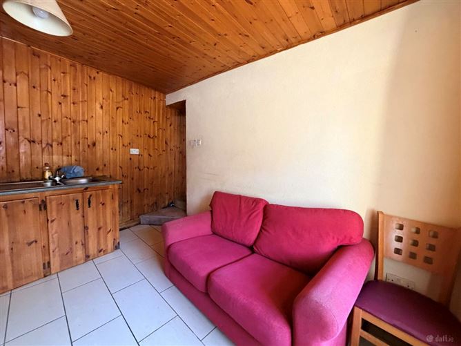 https://photos-a.propertyimages.ie/media/3/1/3/5002313/26b2d5bf-a27b-4385-8b2e-b5215d0dd08c_l.jpg