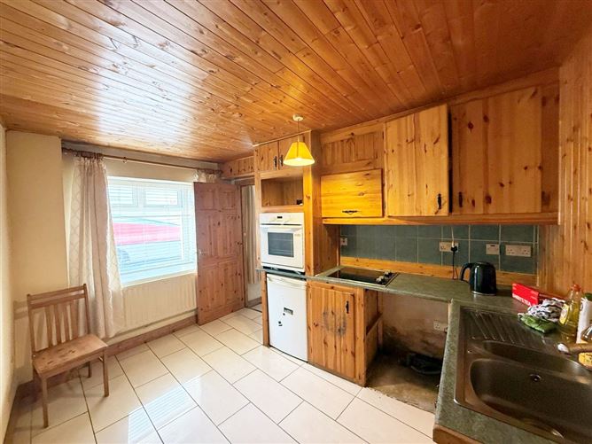 https://photos-a.propertyimages.ie/media/3/1/3/5002313/26b2d5bf-a27b-4385-8b2e-b5215d0dd08c_l.jpg