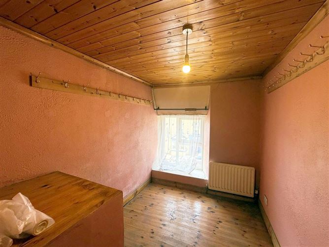 https://photos-a.propertyimages.ie/media/3/1/3/5002313/26b2d5bf-a27b-4385-8b2e-b5215d0dd08c_l.jpg
