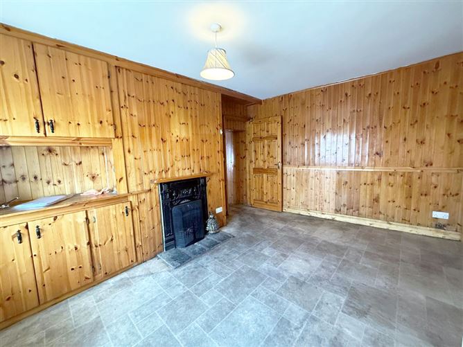 https://photos-a.propertyimages.ie/media/3/1/3/5002313/26b2d5bf-a27b-4385-8b2e-b5215d0dd08c_l.jpg