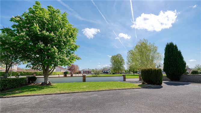24 Woodlands, Abbeycartron, Longford
