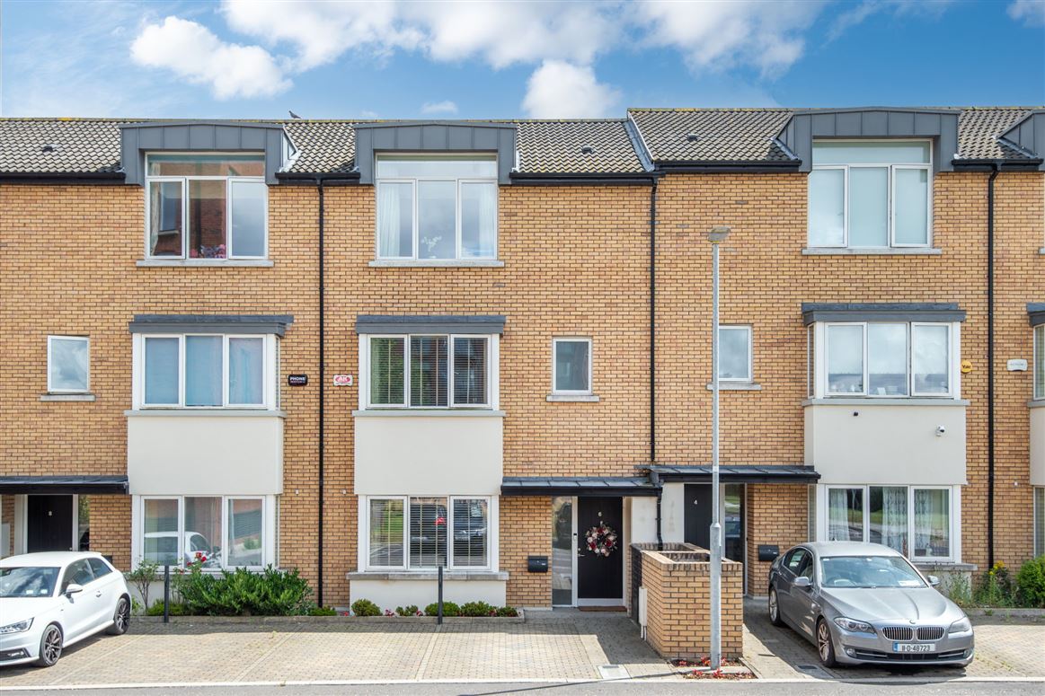 6 Larkfield Way, Leopardstown, Dublin 18