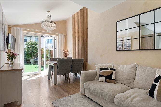 Photo 7 of 32 — 6 Larkfield Way, Leopardstown, Dublin 18