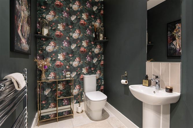 Photo 10 of 32 — 6 Larkfield Way, Leopardstown, Dublin 18
