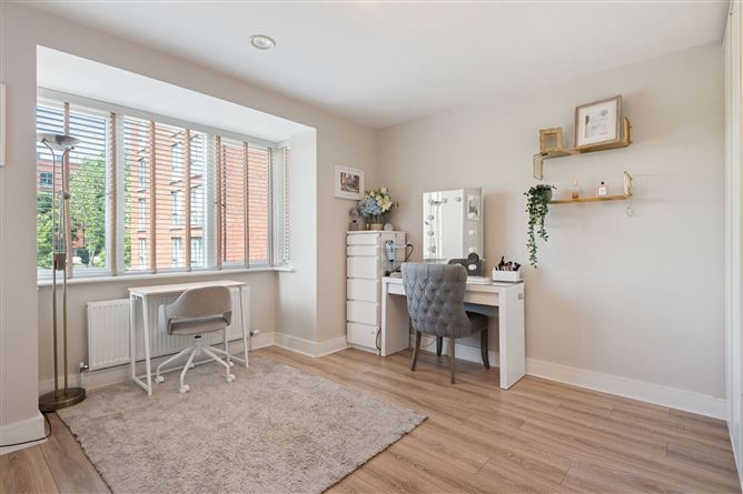 Photo 11 of 32 — 6 Larkfield Way, Leopardstown, Dublin 18