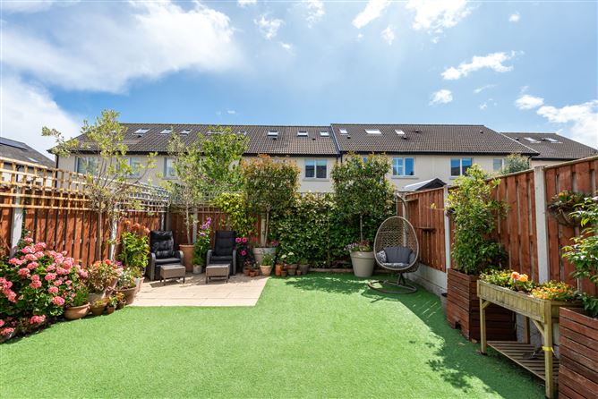 Photo 28 of 32 — 6 Larkfield Way, Leopardstown, Dublin 18