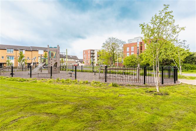 Photo 30 of 32 — 6 Larkfield Way, Leopardstown, Dublin 18
