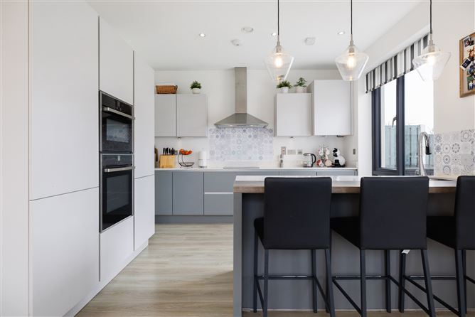 11 The Avenue, Scholarstown Wood , Rathfarnham,   Dublin 16