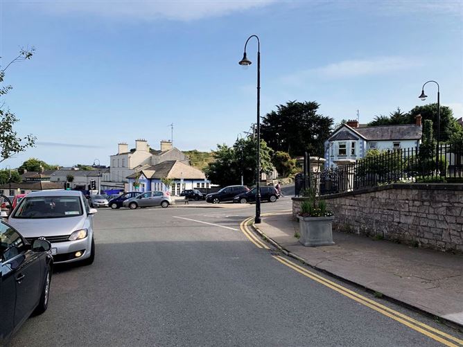 https://photos-a.propertyimages.ie/media/3/1/6/4935613/c7cf3221-70dd-48c3-8c96-47a7b8e371c2_l.jpg