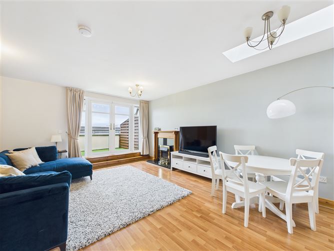 15 Woodbrook Court, Carpenterstown, Dublin 15