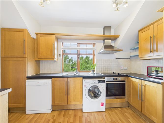 15 Woodbrook Court, Carpenterstown, Dublin 15