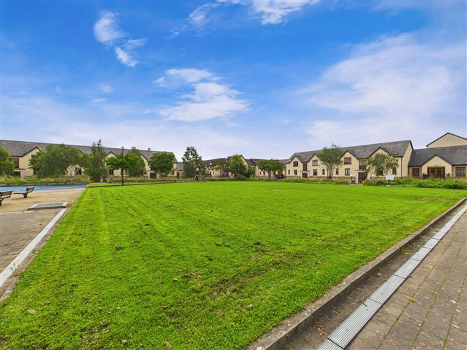 15 Woodbrook Court, Carpenterstown, Dublin 15