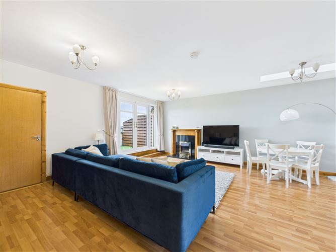 15 Woodbrook Court, Carpenterstown, Dublin 15