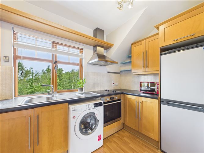 15 Woodbrook Court, Carpenterstown, Dublin 15